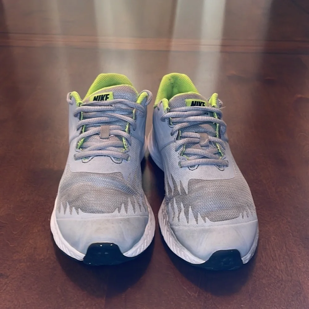 Nike GS Star Runner Shoe 907254-002 Gray Volt SZ 4.5Y